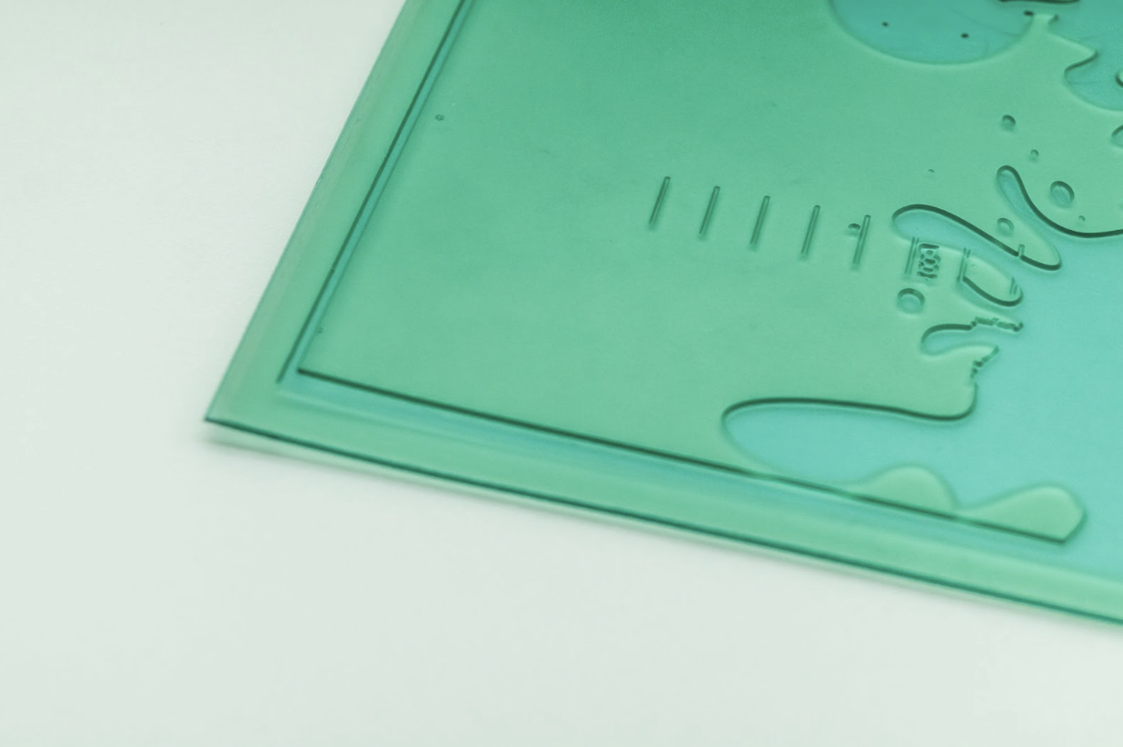 A flexo printing plate used in the printing process requires flexo plate cleaning.